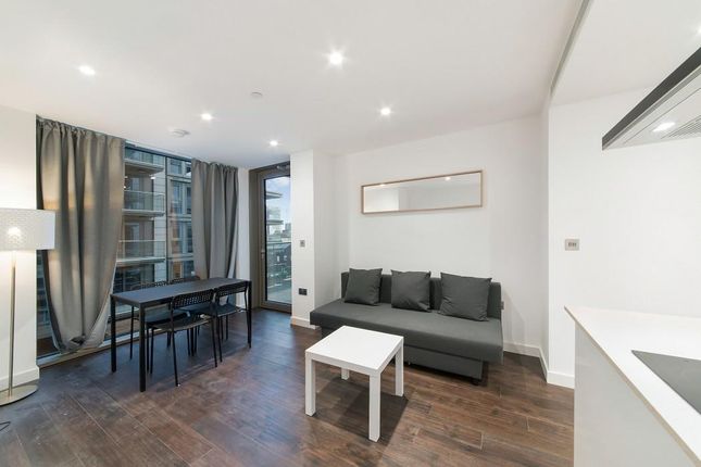 Flat to rent in Royal Mint Street, London E1.