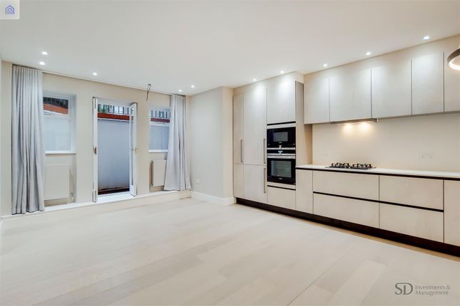 Flat to rent in Fitzjohns Avenue, Hampstead