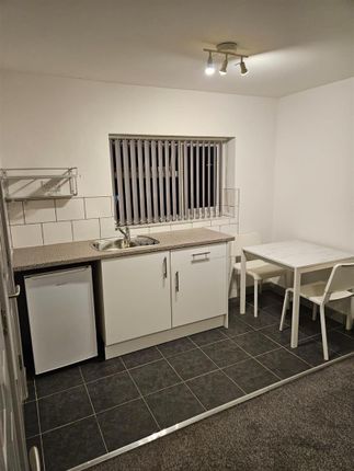 Room 6  151, Hall Road, Isleworth photo 2