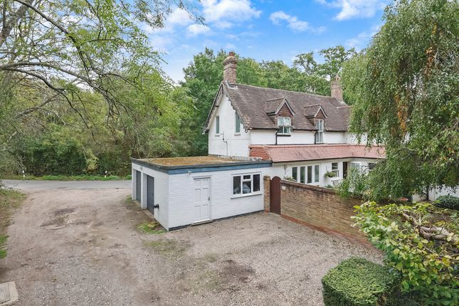 Moat End House,, Church Road, Horley photo 4
