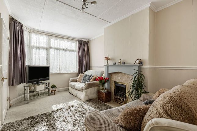 58, Guildford Avenue, Feltham photo 3