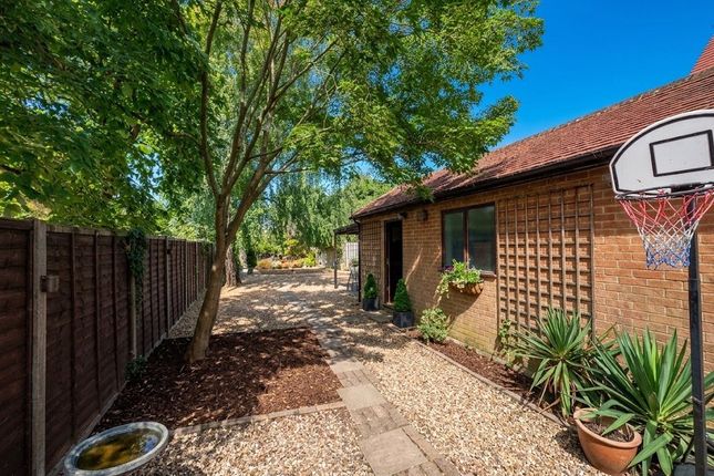 751, Bath Road, Maidenhead photo 3