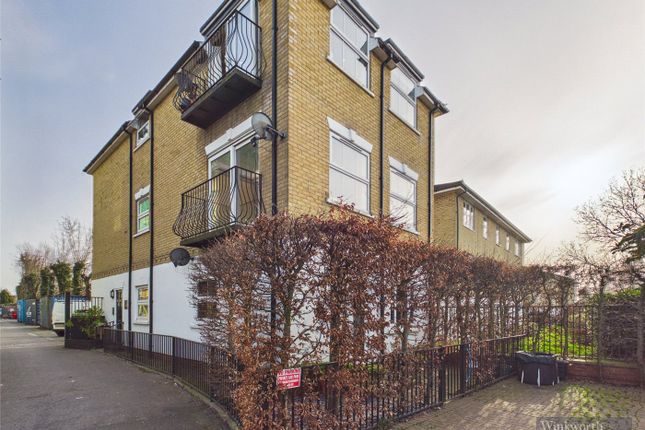 2-bed flat on Flat 3, Little Cedars,, Portsmouth Road, Surbiton, £399,950