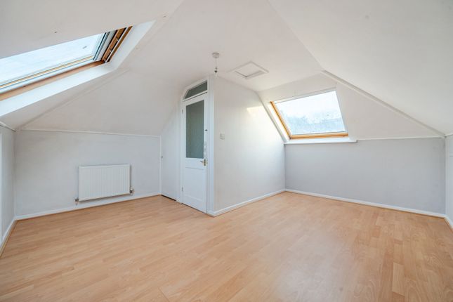 12, Broomwood Way, Farnham photo 4