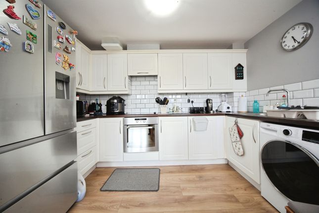 65, Watling Gardens, Dunstable photo 4