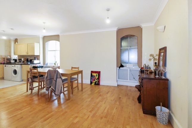 Flat for sale in Moscow Road, London