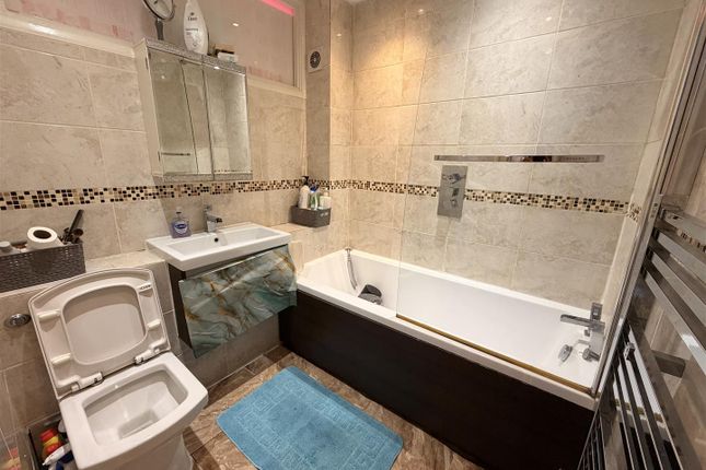 58 Mintern Close, Hedge Lane, London photo 4