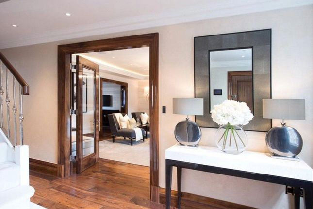 Flat 3, 9 Grosvenor Hill, London photo 2