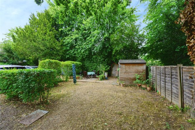 Flat 2, 4, Wray Park Road, Surrey photo 4