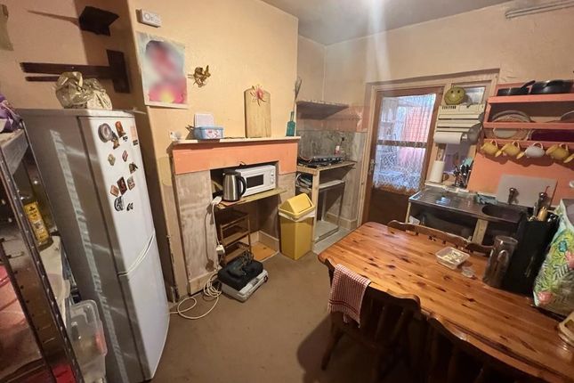 6, Waite-Davies Road, London photo 3