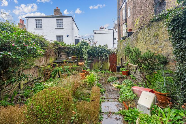 Detached house for sale in Mount Vernon, London