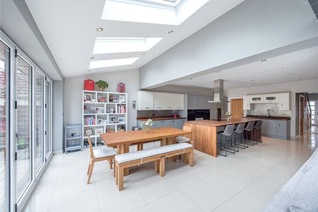 114 Swan Lane, Wickford photo 4