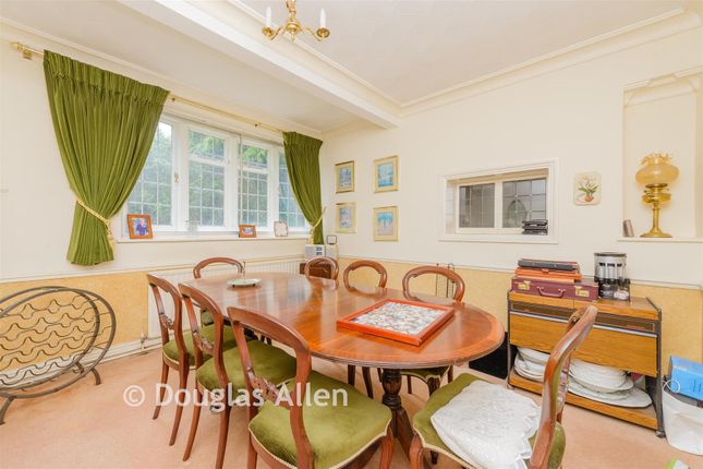 7, Woodbury Hill, Loughton photo 4