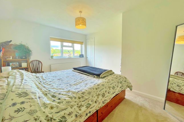 Flat to rent in Long Gore, Godalming, Surrey
