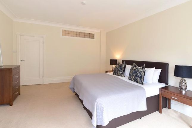 Flat 11, Strathmore Court, Park Road, London photo 2