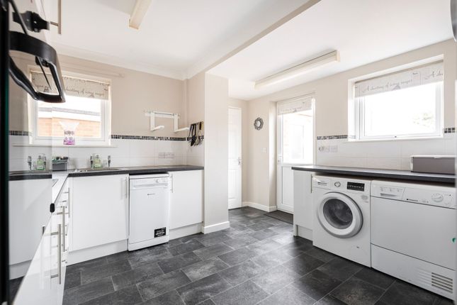 5 Haycroft, Great Yarmouth photo 4