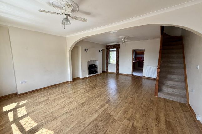 28, Newtown, Ammanford photo 2