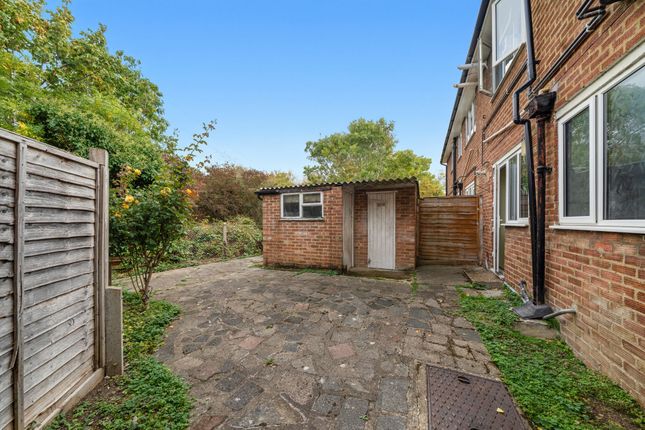 102 Garth Road, Morden photo 4