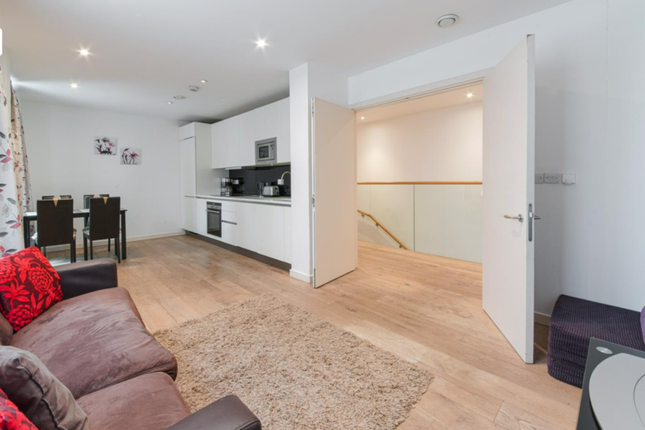 Flat 1, Trematon Building, 1, Trematon Walk, London photo 2