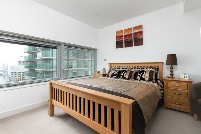 Flat for sale in Landmark West Tower, Canary Wharf