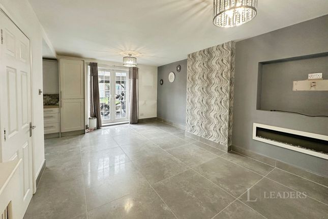 Bloomfield Avenue, Bedfordshire photo 4