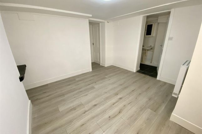 Flat 6, 80 - 82 Barton Road, Manchester photo 3