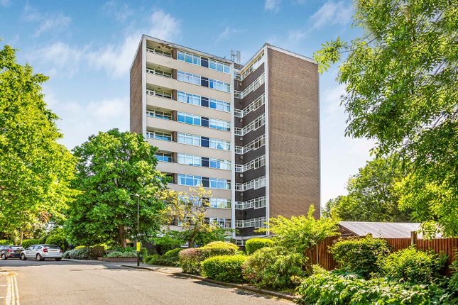 Thumbnail Flat for sale in The Knoll, London