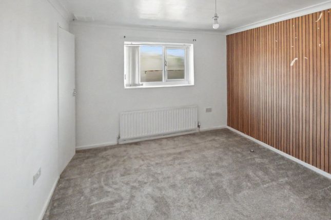 10, Cockshott Drive, West Yorkshire photo 5