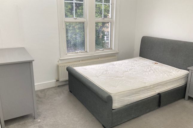 Room to rent in Very Near Altenburg Avenue Area, Ealing Northfields