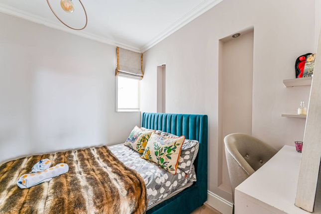 Flat to rent in Earlsfield Road, Wandsworth Common, London