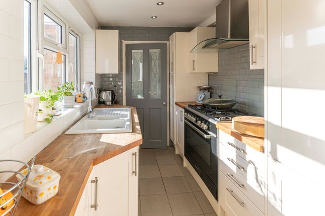 Cottage for sale in Brox Road, Chertsey