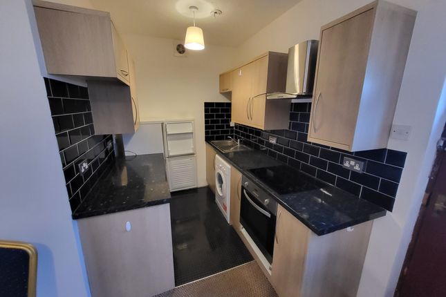 Maisonette to rent in Russell Street, Luton
