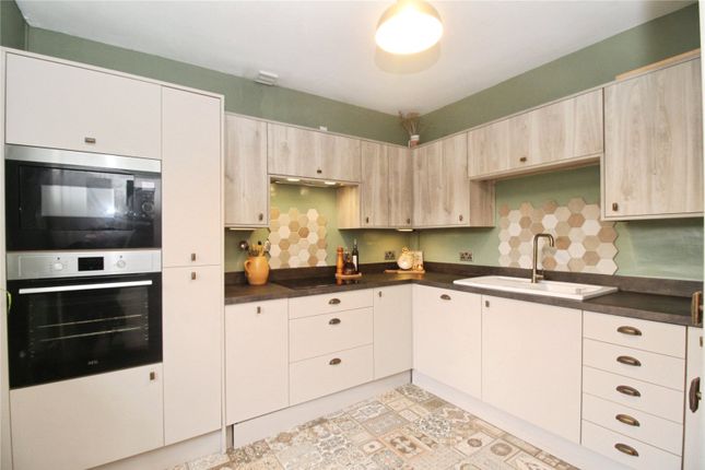 9, Meadow View, Leicester photo 2