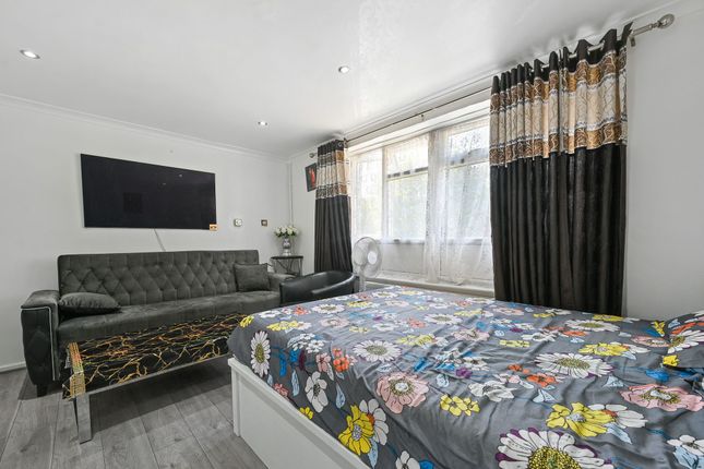 25 Swan Road, Southall photo 3