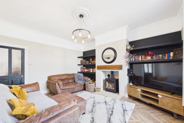 32, Blenheim Hill, Batley photo 2