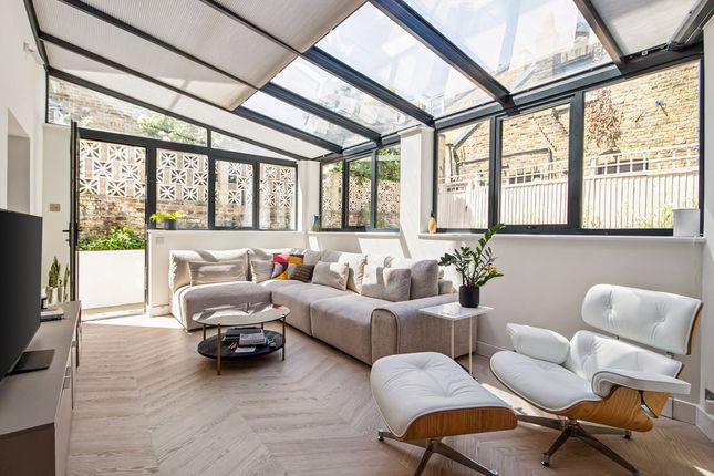 Flat Flat A, 45, Salcott Road, London photo 3