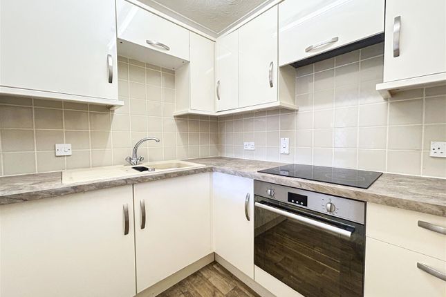 Flat 26, Jenner Court, Weymouth photo 4