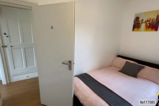 11 Queen's Gate Terrace, London photo 3