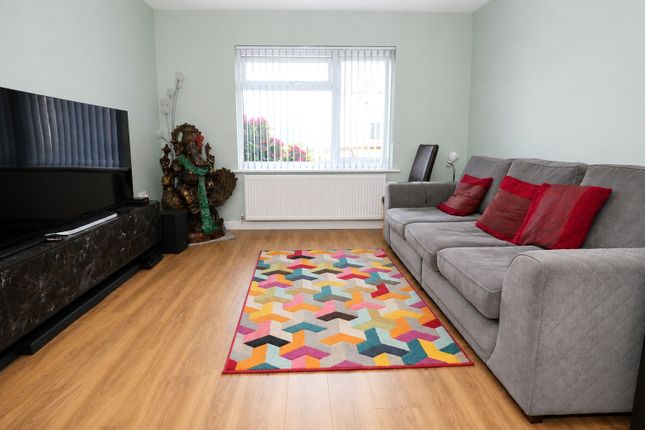 81B,, Robin Hood Road, Woking photo 4
