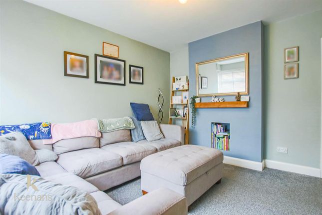 8, Heys Close North, Manchester photo 2