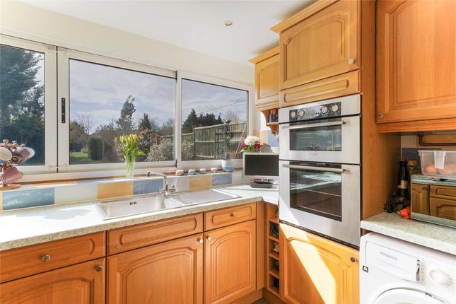 24, Hartswood Avenue, Surrey photo 3