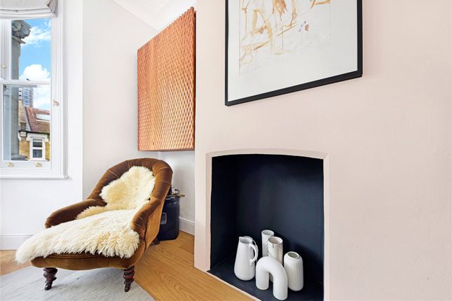 Flat for sale in Third Avenue, Walthamstow, London