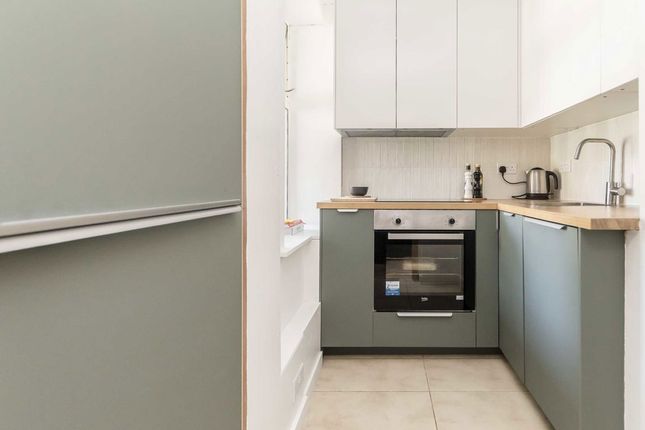 7, Grimshaw Close, London photo 3