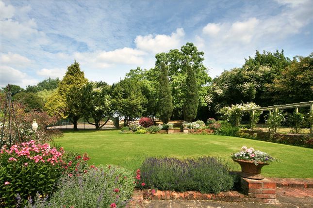 Longcross House,, Newbury Road, Thatcham photo 2