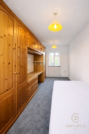 42, Raeburn Avenue, SURBITON photo 2