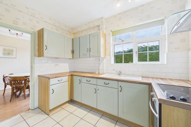 10, Carlton Road Sutton On Derwent, York photo 4