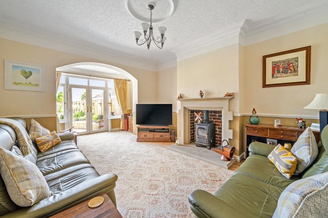 123, Wrenthorpe Road, Wakefield photo 2