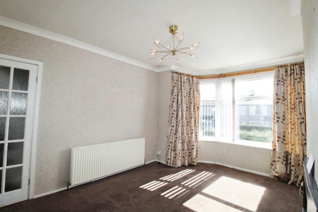 Mews house to rent in Larch Hill Crescent, Bradford