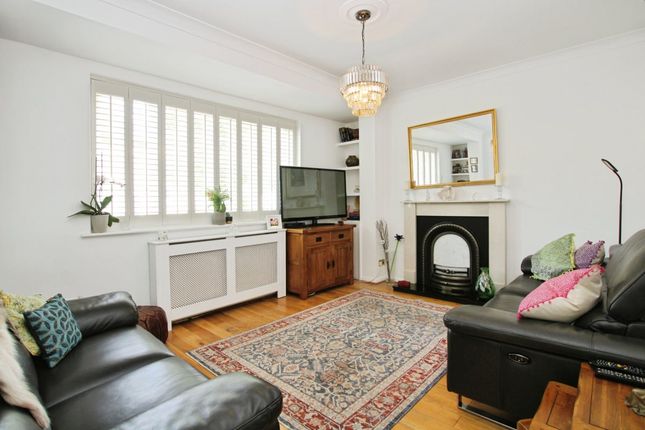 61 Halifax Road, Enfield photo 4