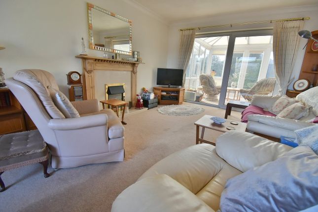18, Stalbridge Drive, Ferndown photo 2